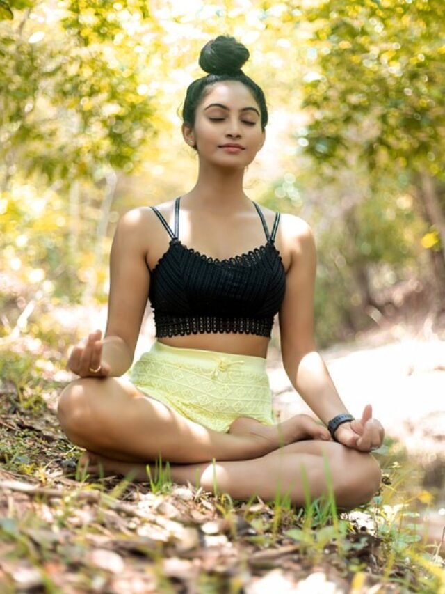 जानिए योग से त्वचा कैसे अच्ची करे और साथ मैं हेल्थ भी  100% सही जानकारी